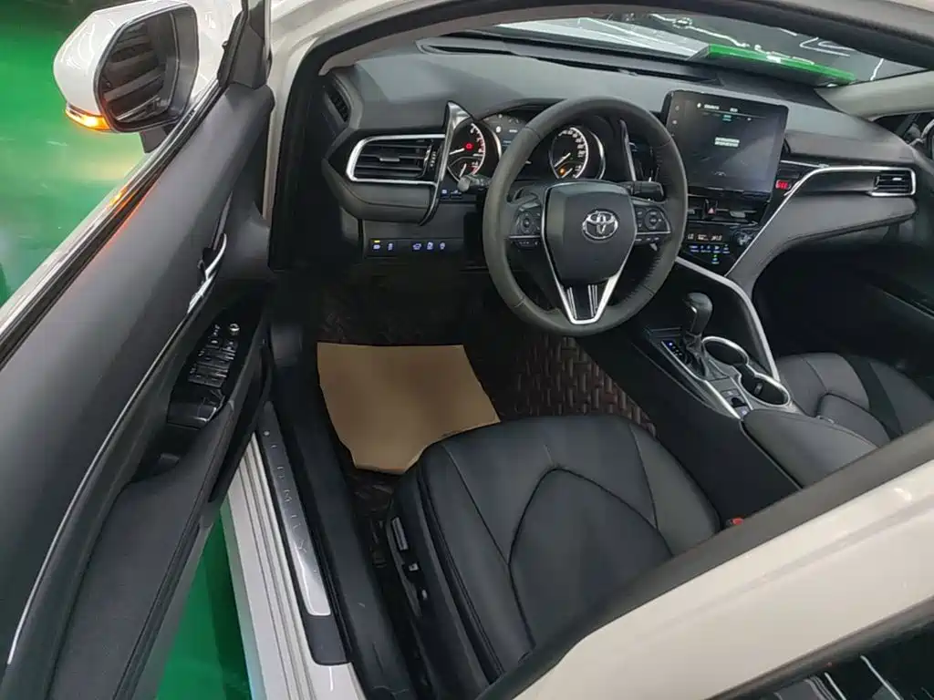 Toyota Camry 2021 — фото 16