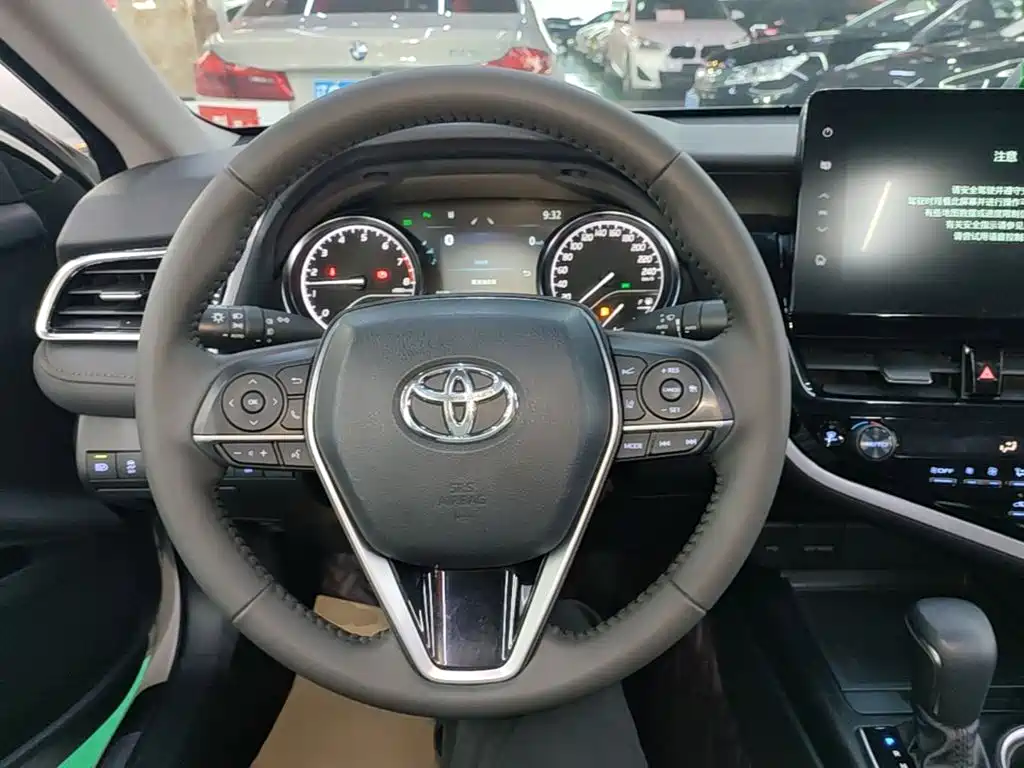Toyota Camry 2021 — фото 11