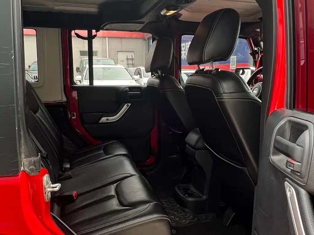 Jeep Wrangler 2015 — фото 15
