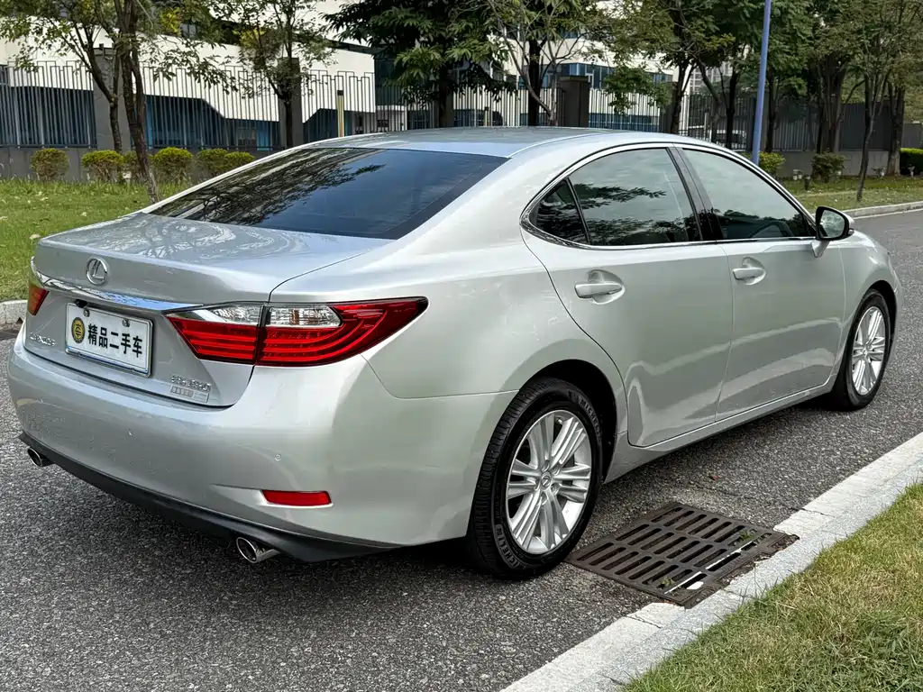Lexus ES 2014 — фото 4