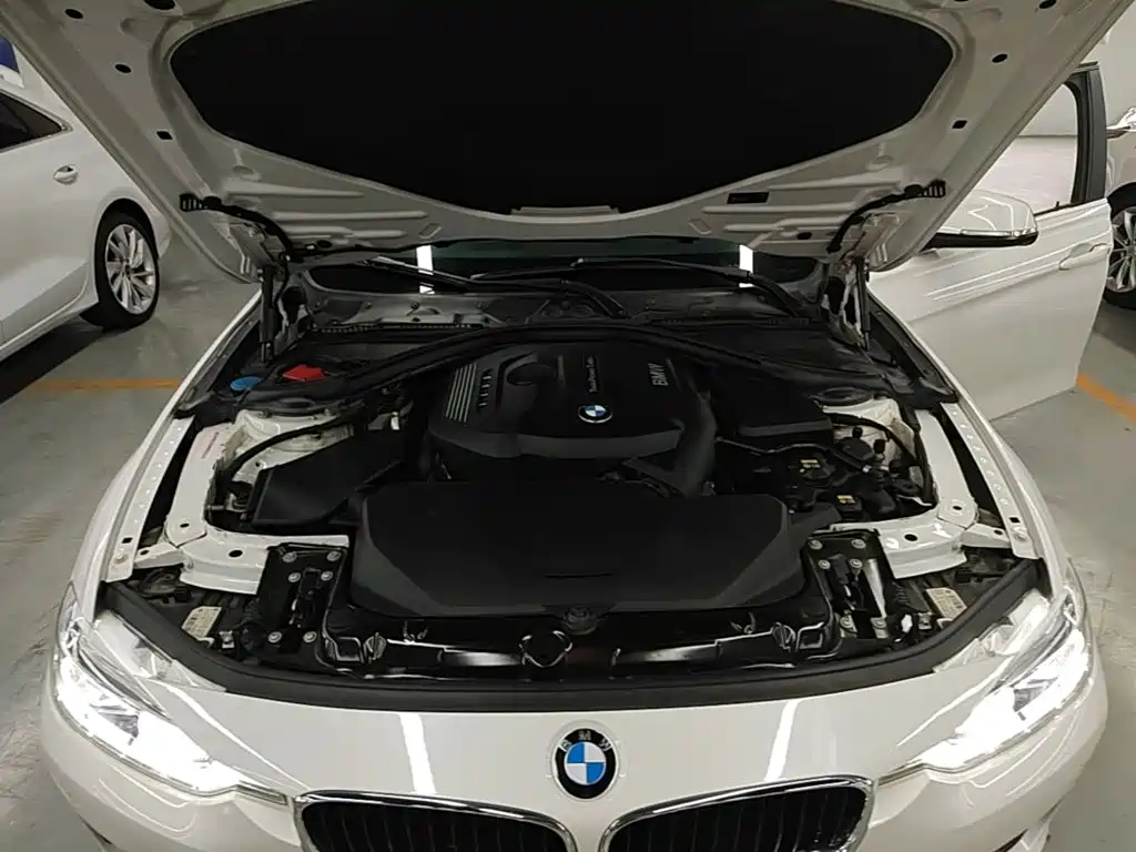 BMW 3 Series 2017 — фото 20