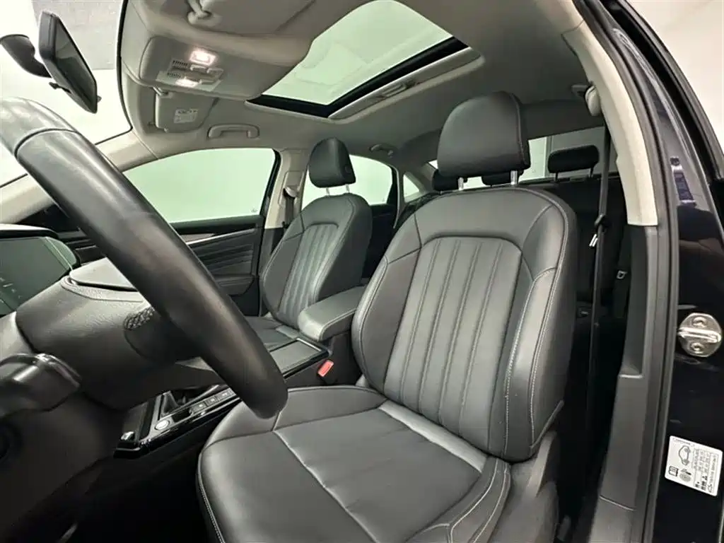 Volkswagen Passat 2023 — фото 13