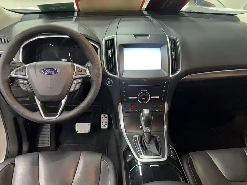 Ford Edge 2015 — фото 20