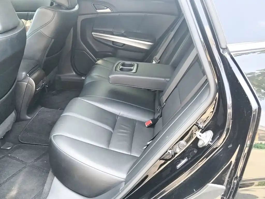 Honda Crosstour 2016 — фото 17