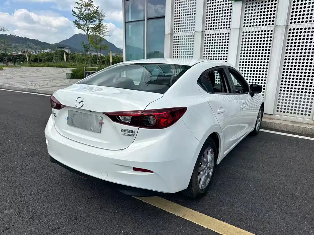 Mazda 3 Axela 2016 — фото 28