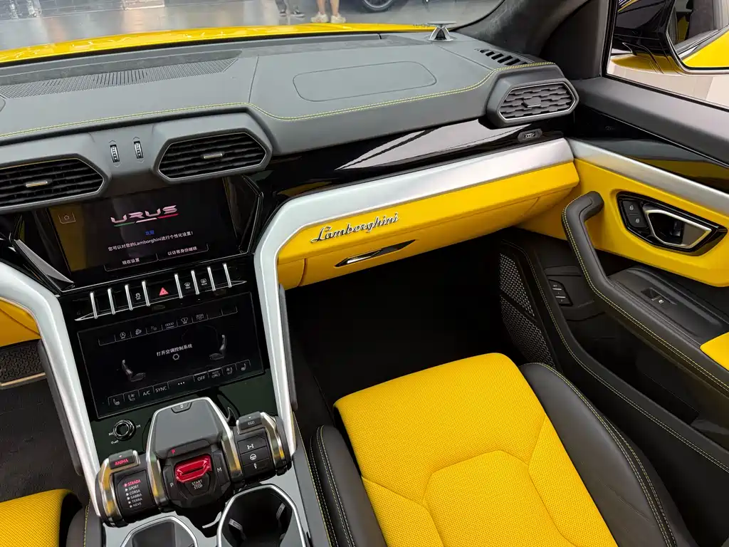 Lamborghini Urus 2023 — фото 14