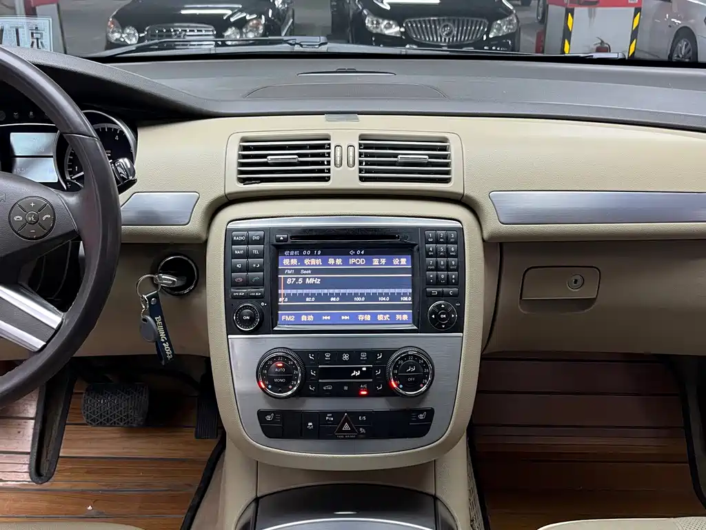 Mercedes-Benz R-Class 2014 — фото 16