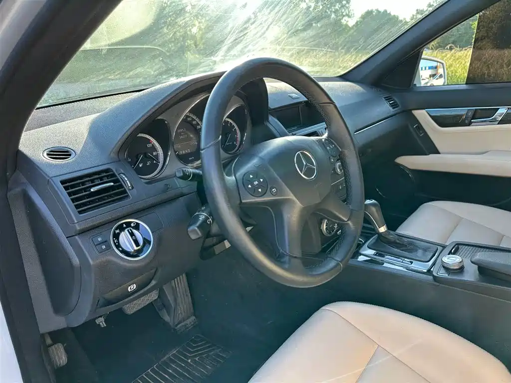 Mercedes-Benz C-Class 2011 — фото 13