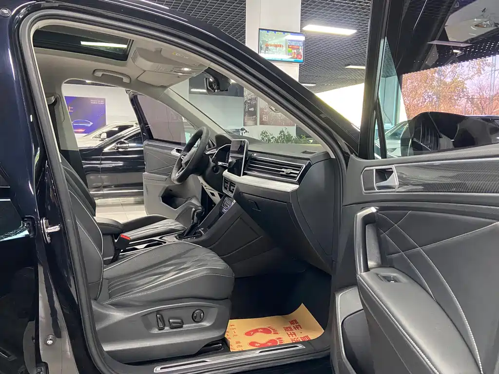 Volkswagen Tiguan L 2021 — фото 16