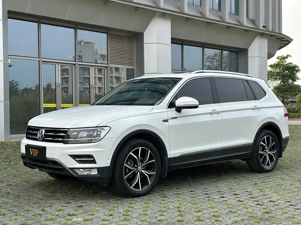 Volkswagen Tiguan L 2019 — фото 1