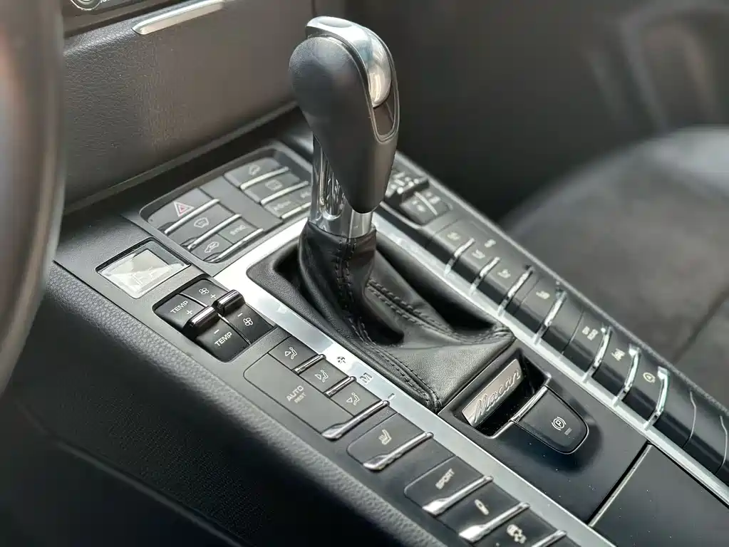 Porsche Macan 2016 — фото 15