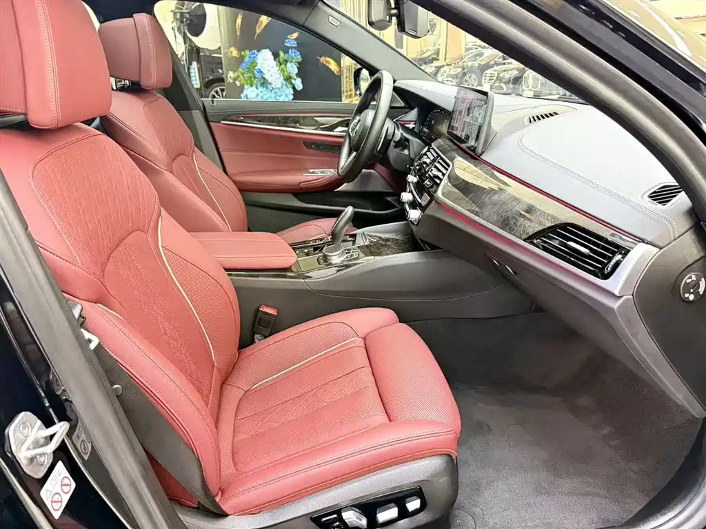 BMW 5 Series 2021 — фото 17