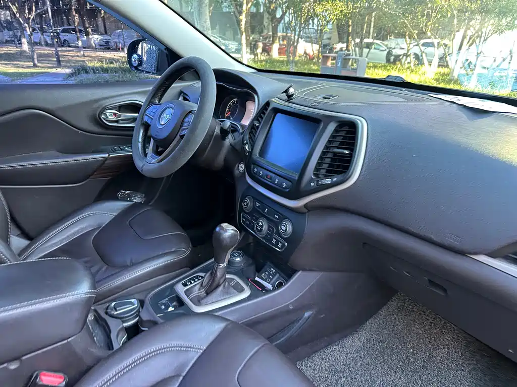 Jeep Cherokee 2014 — фото 18