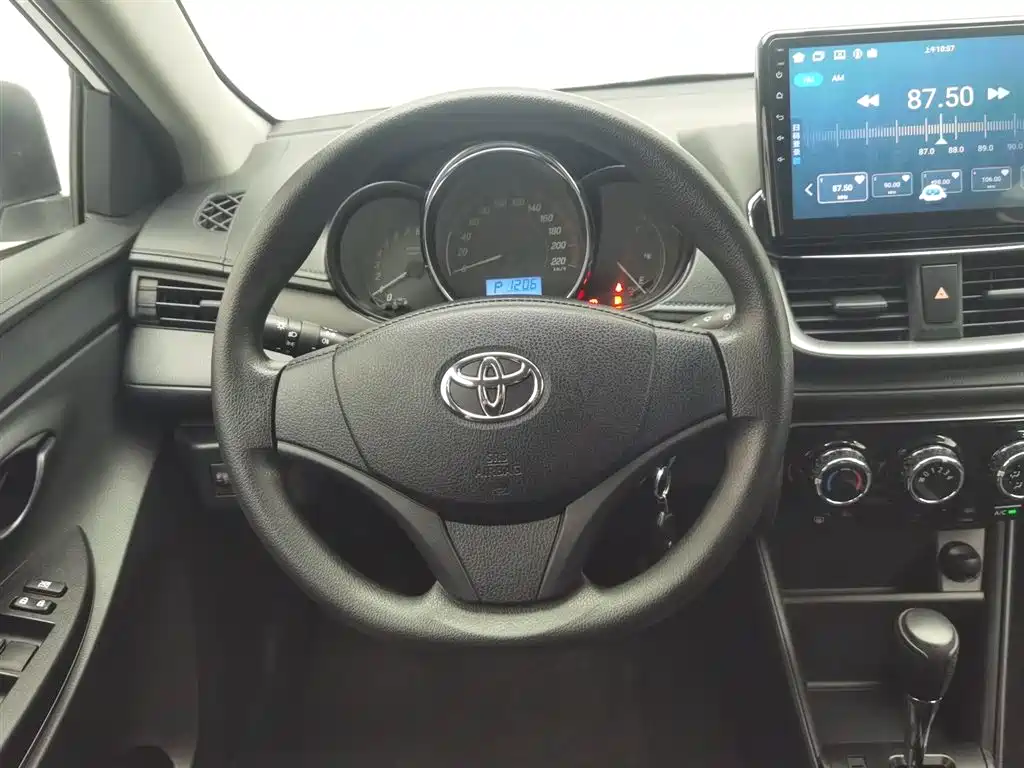 Toyota Yaris L 2020 — фото 11