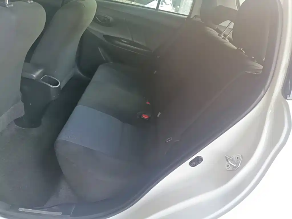 Toyota Yaris L 2018 — фото 17