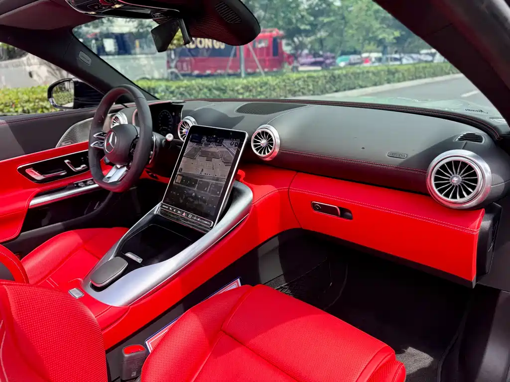 Mercedes-Benz SL-Class AMG 2025 — фото 6