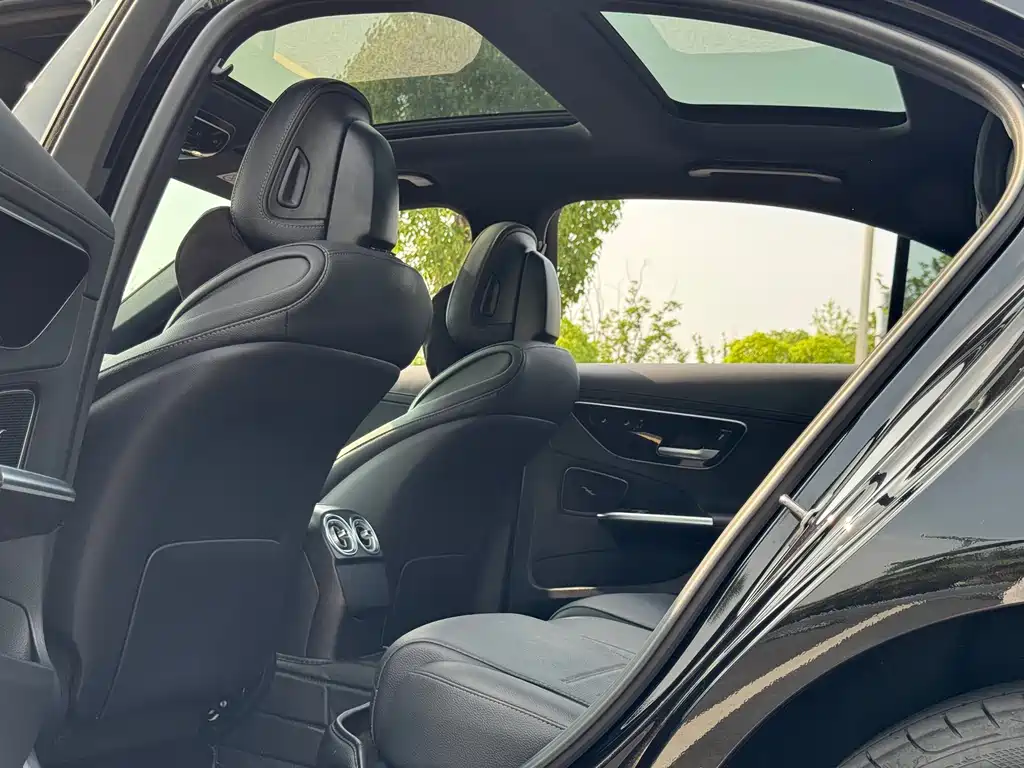 Mercedes-Benz C-Class 2023 — фото 8
