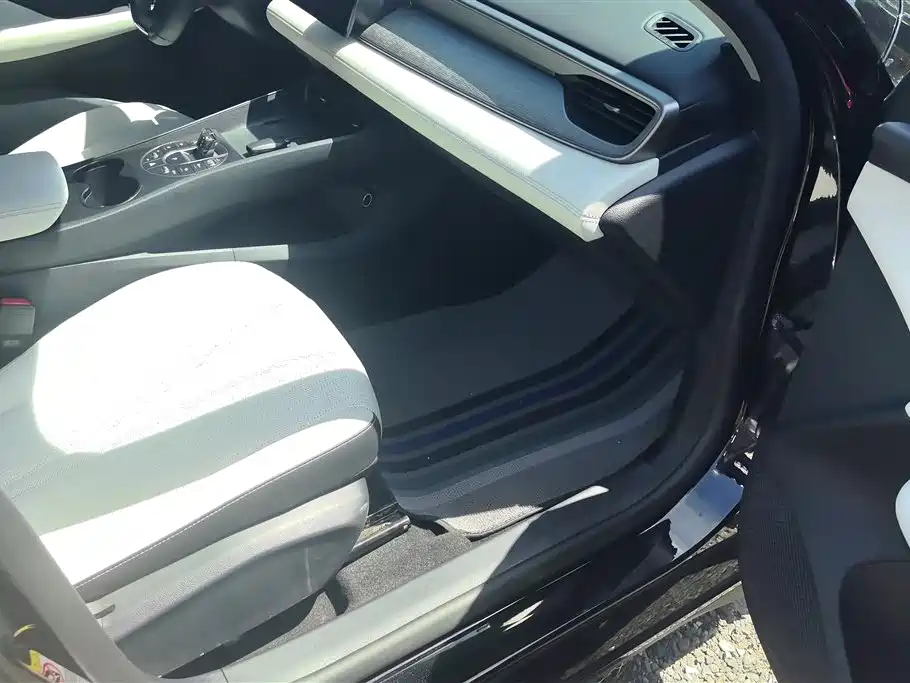 BYD Seal 05 DM-i 2025 — фото 8