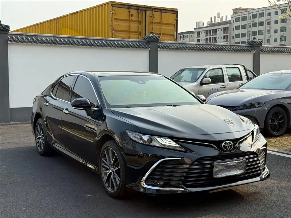 Toyota Camry 2022 — фото 3