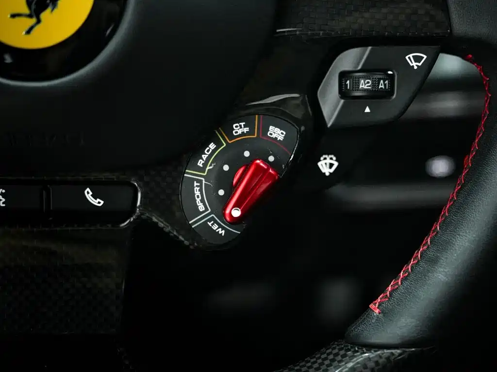 Ferrari F8 2022 — фото 15