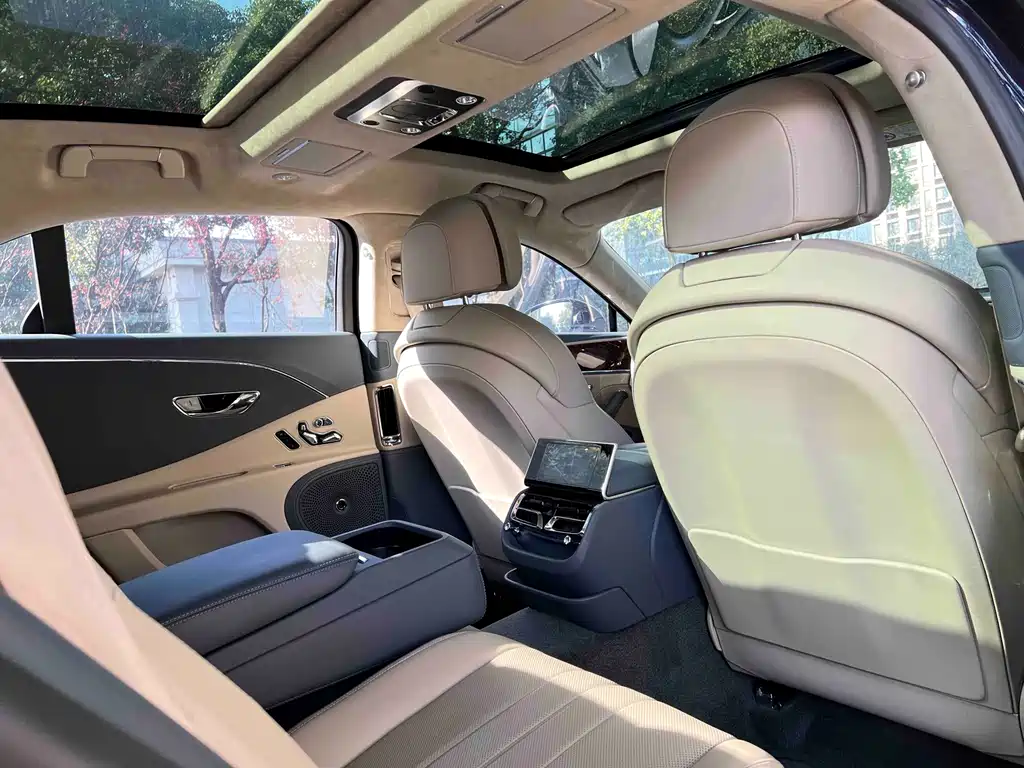 Bentley Flying Spur 2021 — фото 23