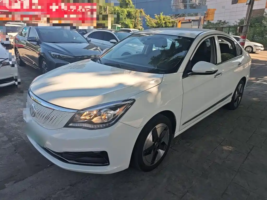 Dongfeng E70 2022