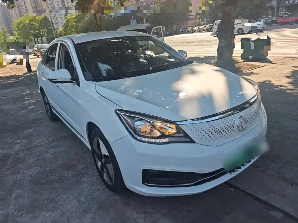 Dongfeng E70 2022