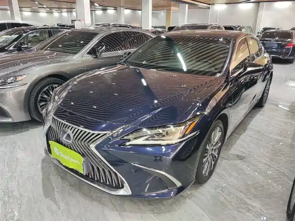 Lexus ES 2020