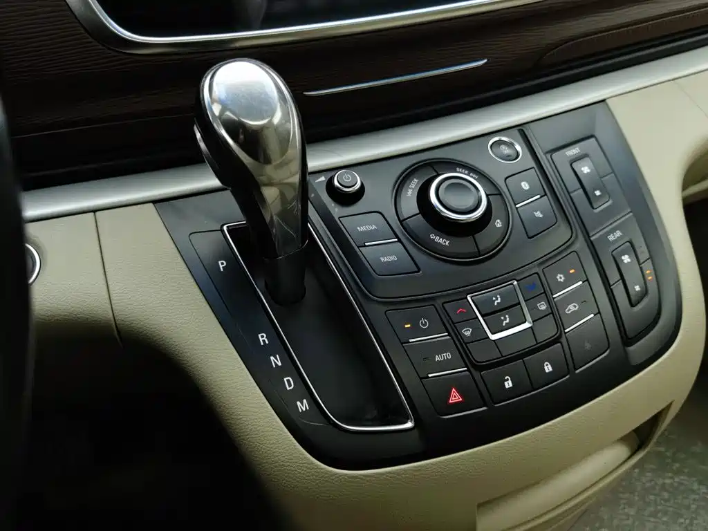 Buick GL8 2020 — фото 13