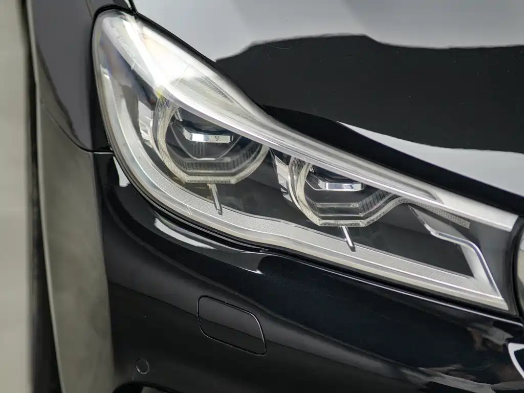 BMW 7 Series 2016 — фото 9