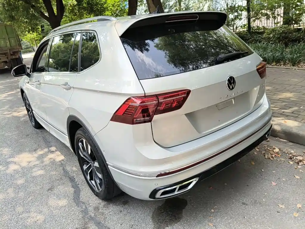 Volkswagen Tiguan L 2023 — фото 5