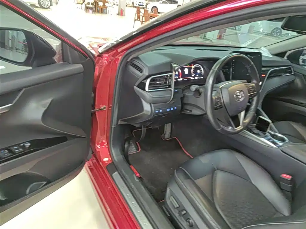 Toyota Camry 2022 — фото 16