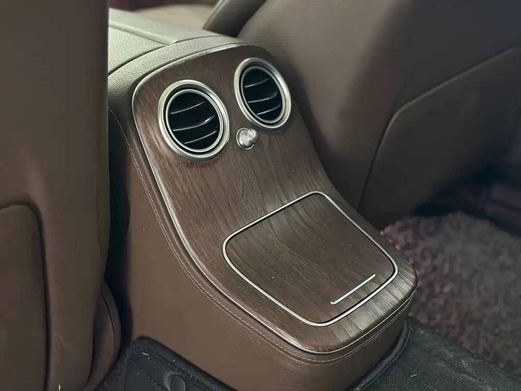 Mercedes-Benz E-Class 2023 — фото 12