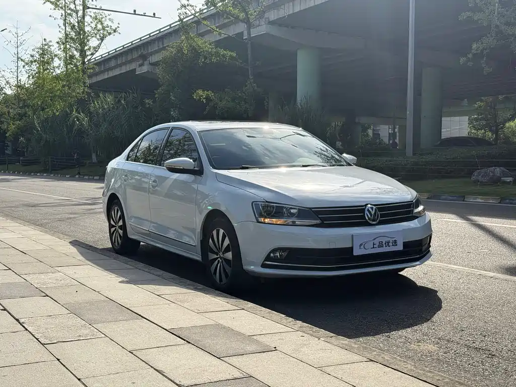 Volkswagen Sagitar 2016