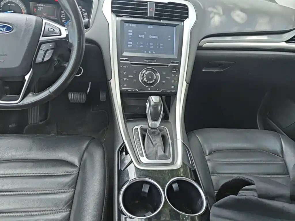 Ford Mondeo 2015 — фото 14