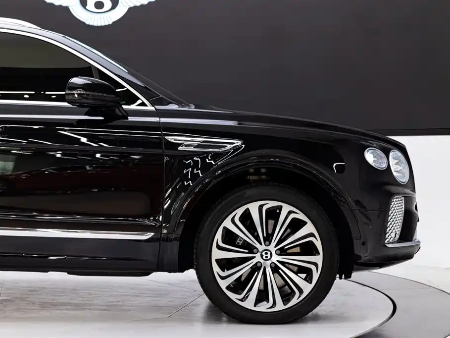 Bentley Bentayga 2023 — фото 21