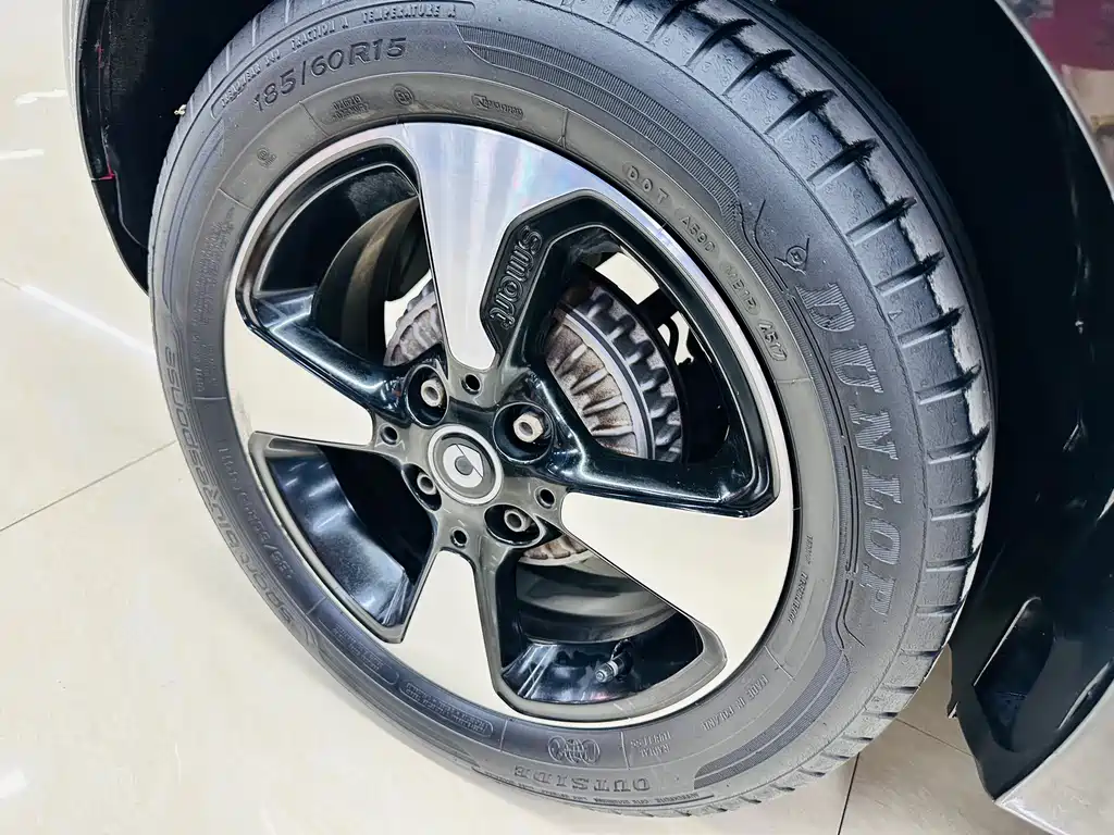 smart Fortwo 2018 — фото 12