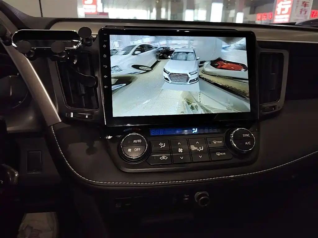 Toyota RAV4 2019 — фото 13