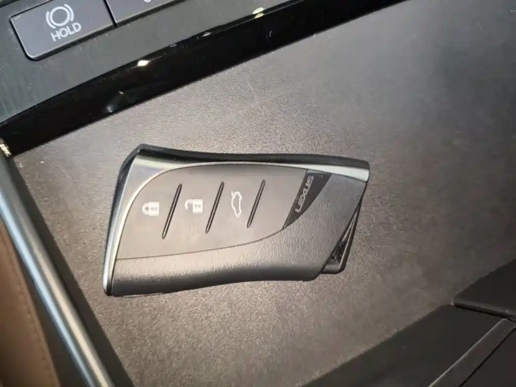 Lexus ES 2023 — фото 15