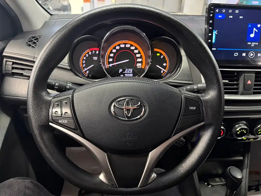 Toyota Yaris L 2022 — фото 11