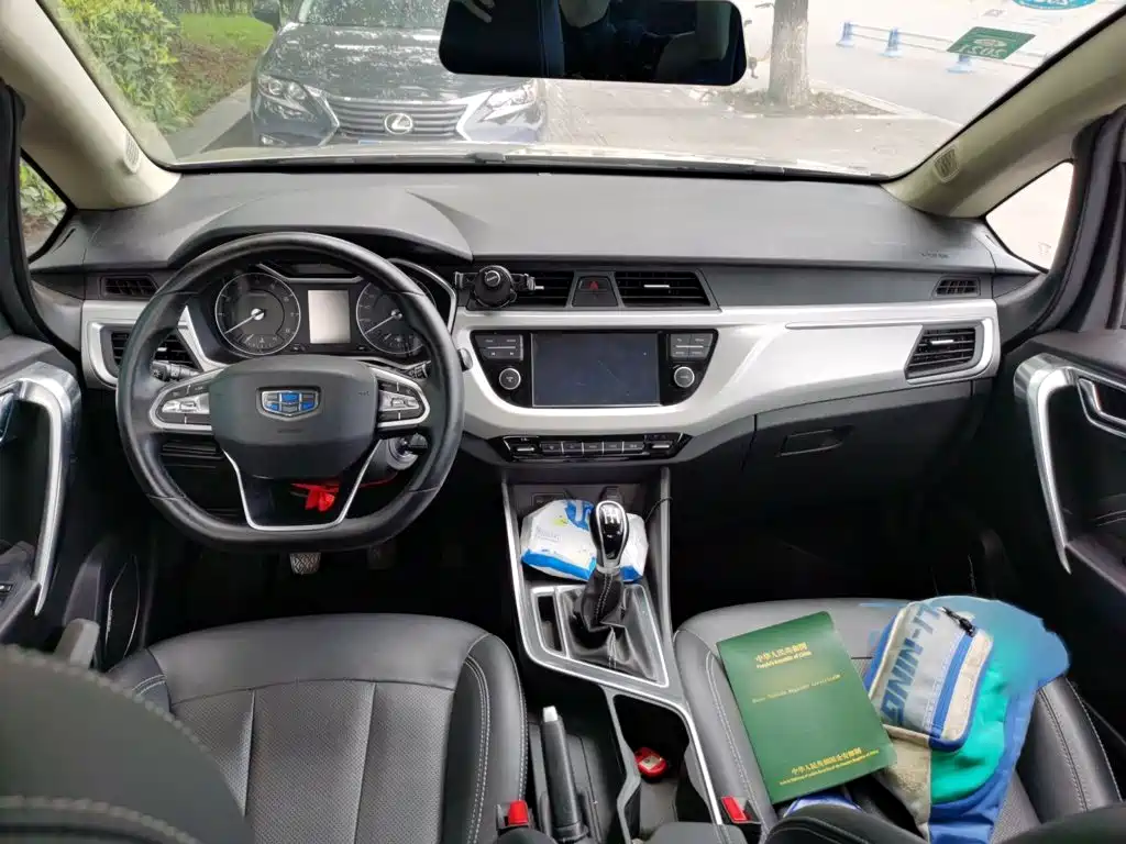 Geely Vision X3 2019 — фото 13