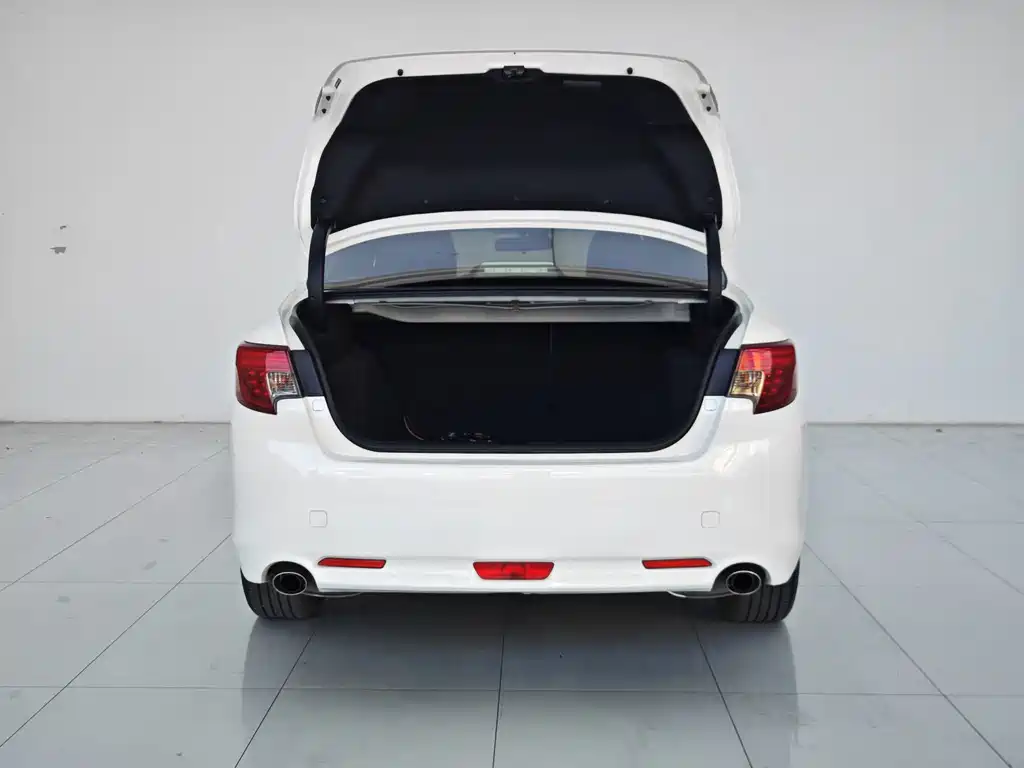Toyota Reiz 2015 — фото 18