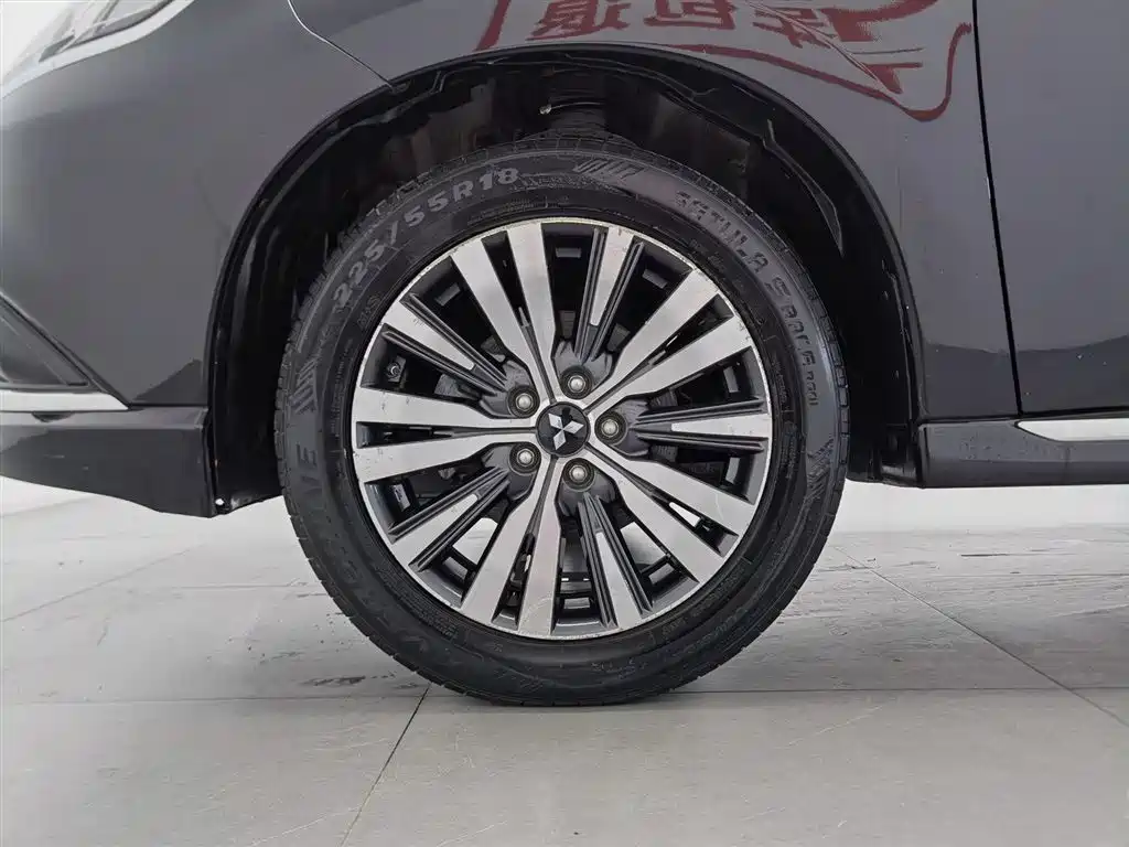 Mitsubishi Outlander 2021 — фото 17