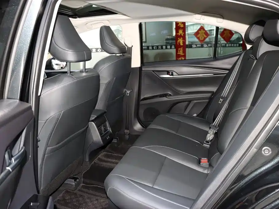 Toyota Camry 2025 — фото 11