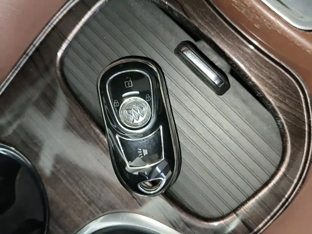 Buick Envision Plus 2017 — фото 9