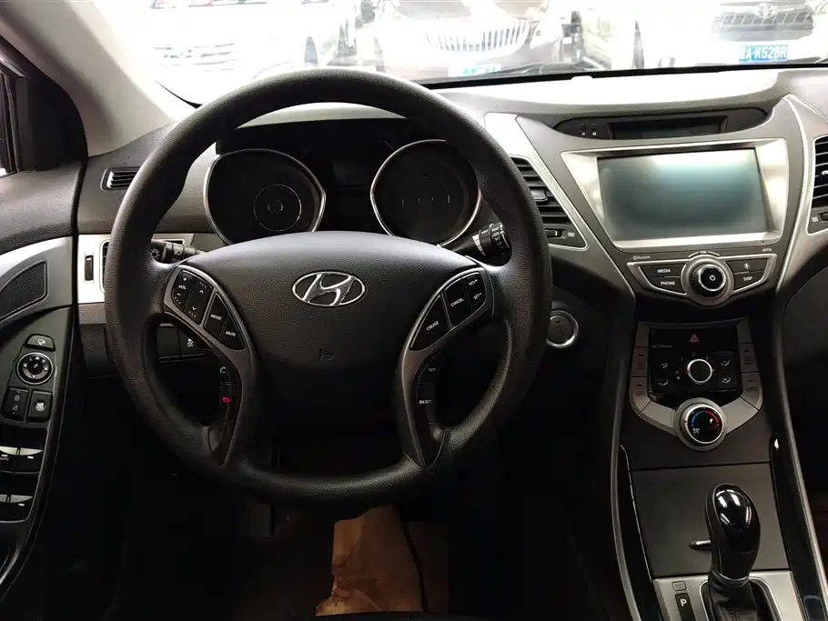 Hyundai Elantra Langdong 2017 — фото 15