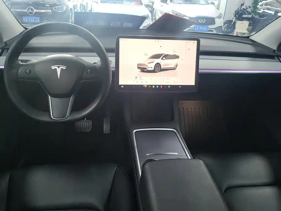 Tesla Model Y 2024 — фото 12
