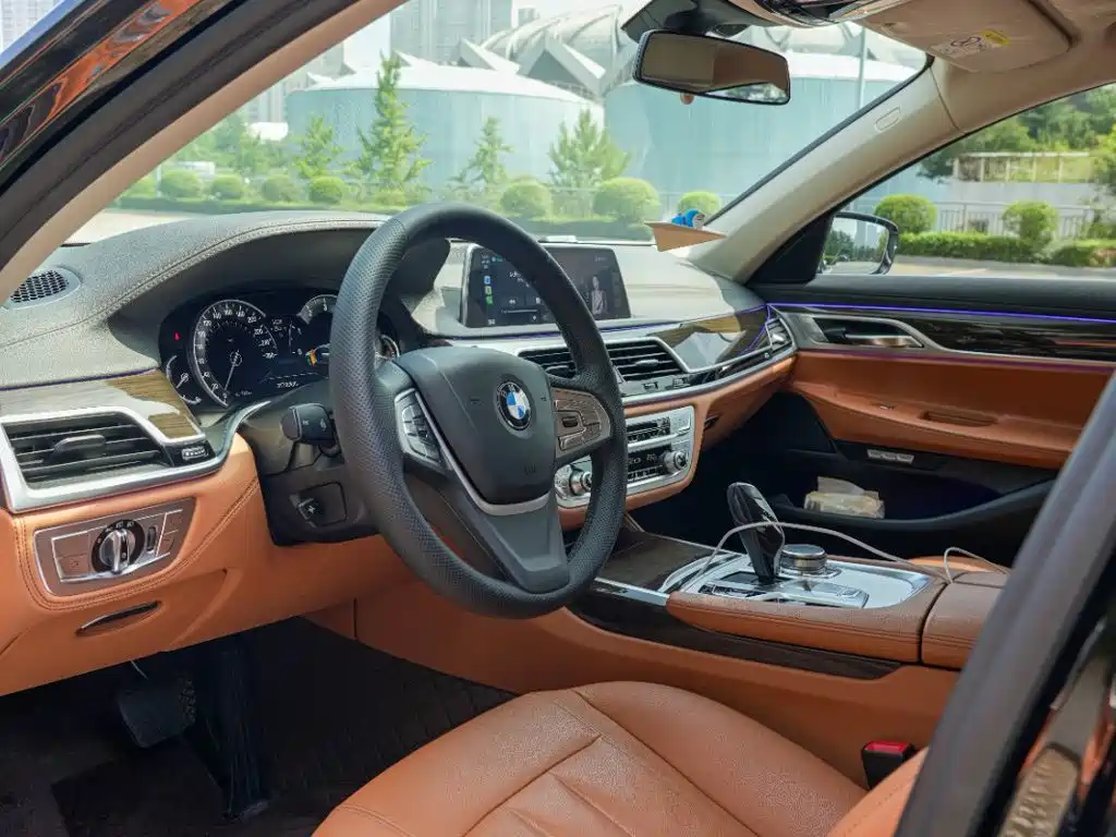 BMW 7 Series 2018 — фото 10