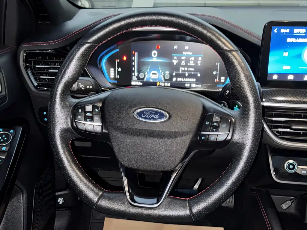 Ford Focus 2022 — фото 16