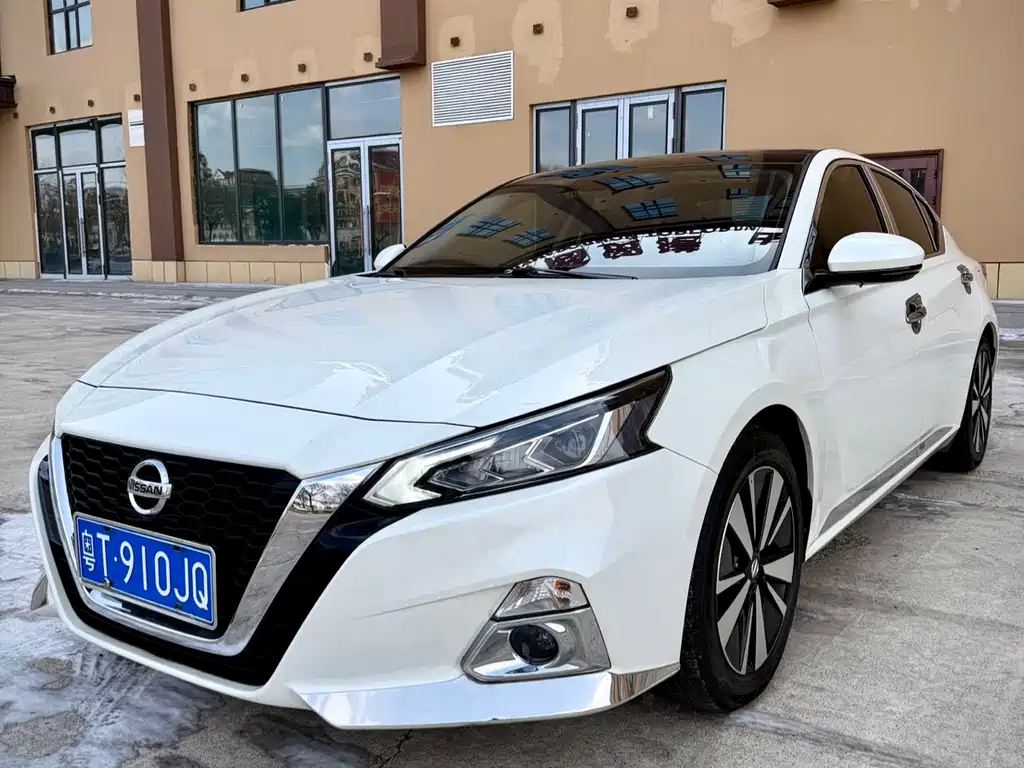 Nissan Teana 2022 — фото 1